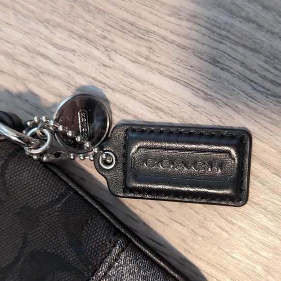 Coach signature wristlet - Picture 3 of 4